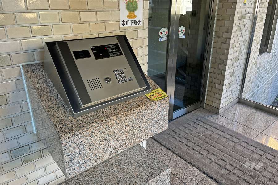 エントランスはオートロック付きです。