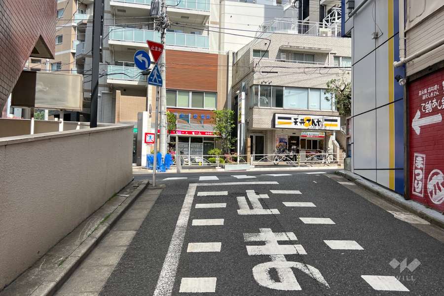 敷地南側の前面道路