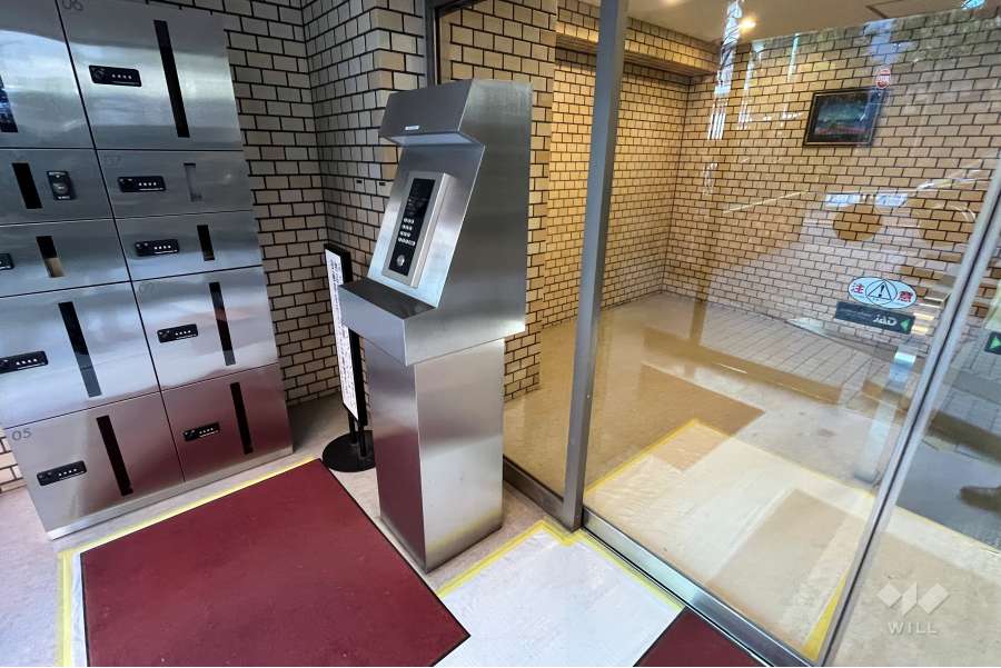 エントランスはオートロック付きです。