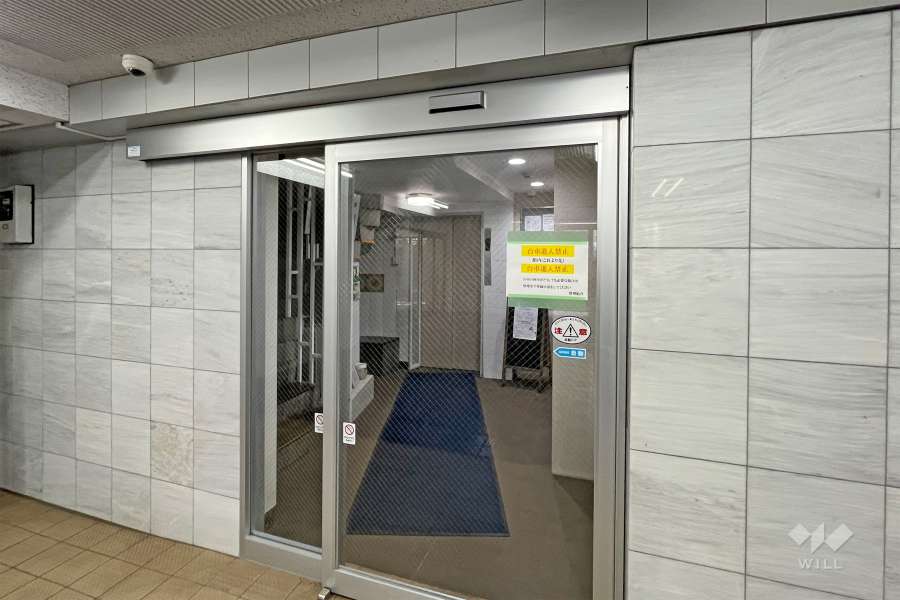 エントランスはオートロック付きです。