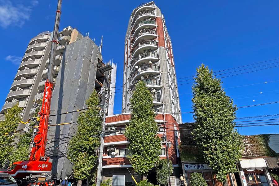 ジェイパーク東大前タワーウエストの外観（南西側から）