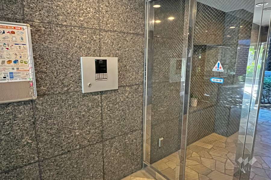 エントランスはオートロック付きです。