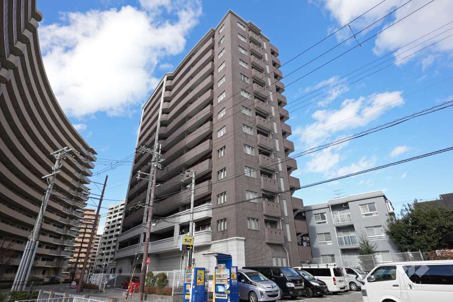 グラン・ブルー宝塚の外観（南東側から）