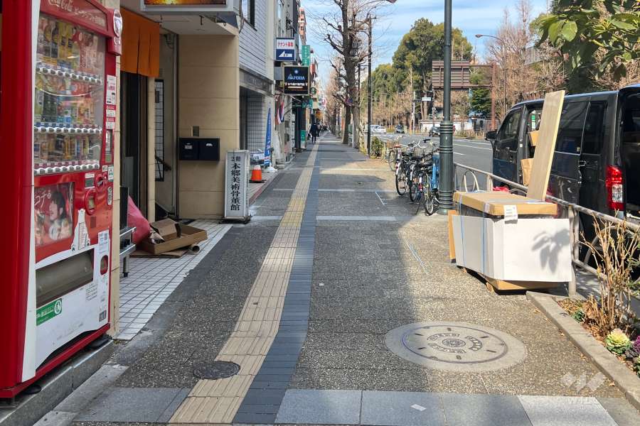 敷地東側の前面道路