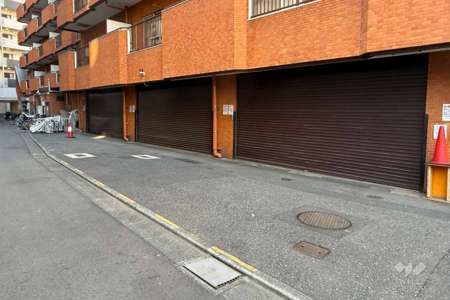 駐車場の出入り口（ゲート付き）