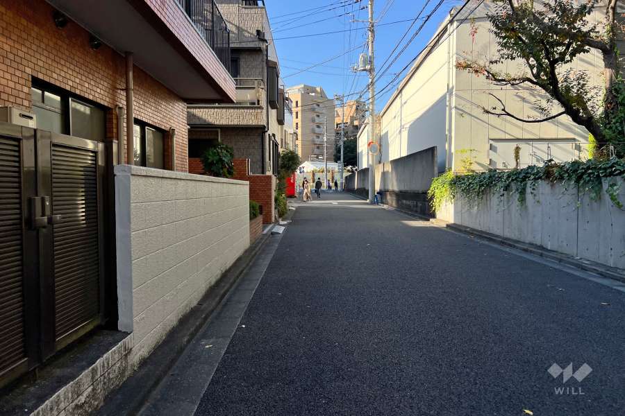 敷地北東側の前面道路