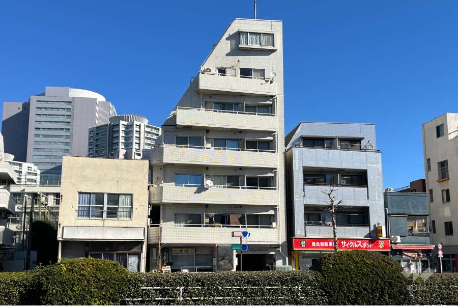 チサンマンション文京千石の外観（南西側から）
