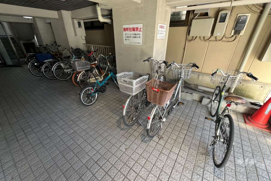 屋内に設けられた駐輪場