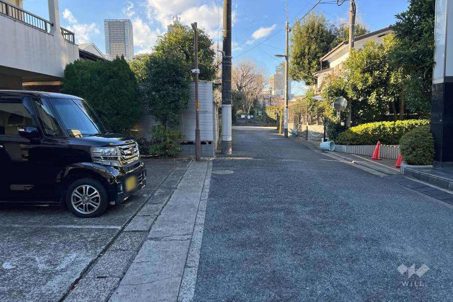 敷地北東側の前面道路