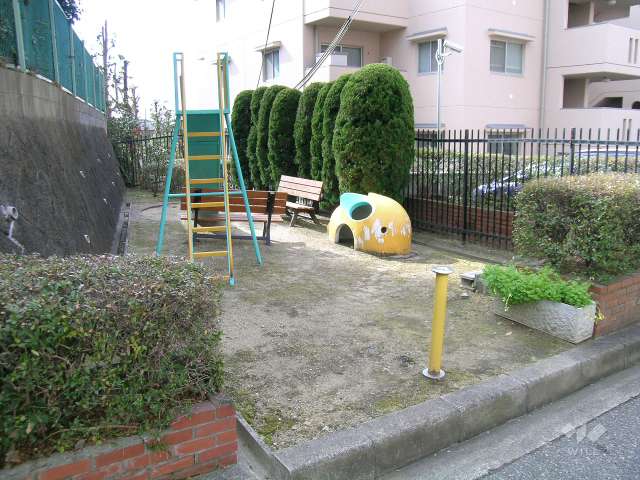 小さな公園があります