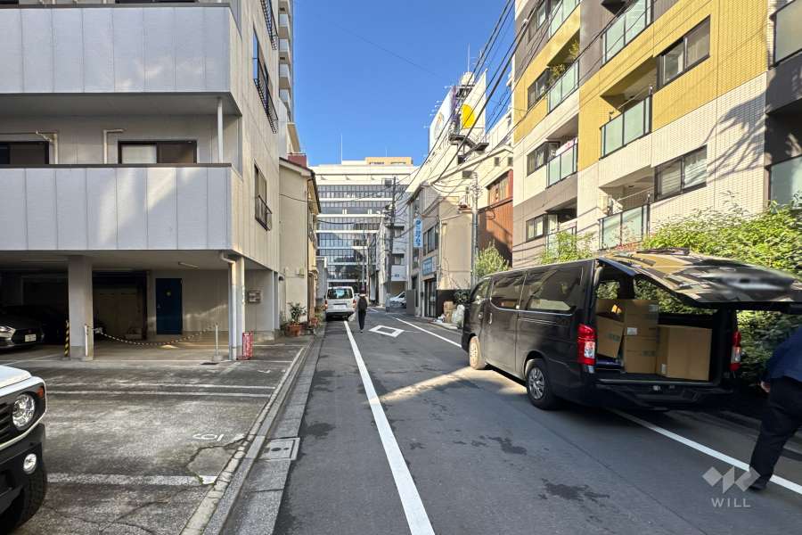 敷地南側の前面道路