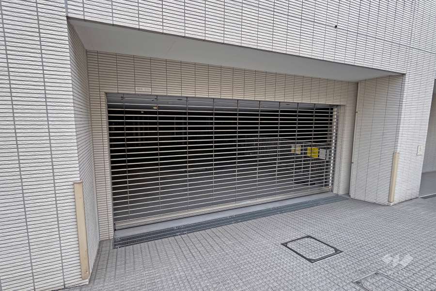 駐車場の出入り口(リンクシャッター付)