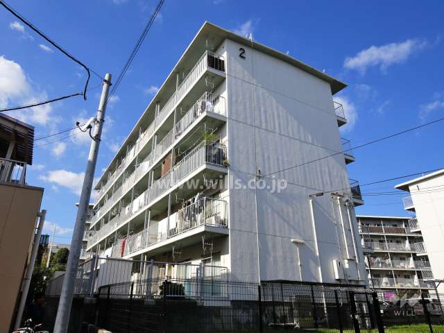 厚生年金小中島団地2号棟の外観（南東側から）