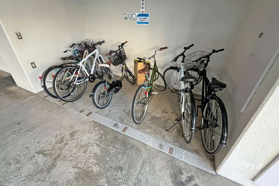 屋内に設けられた駐輪場