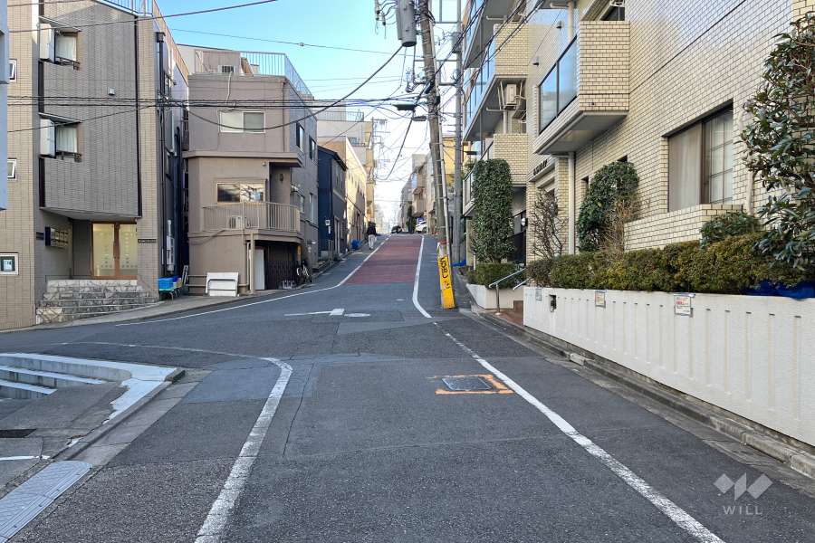 敷地東側の前面道路