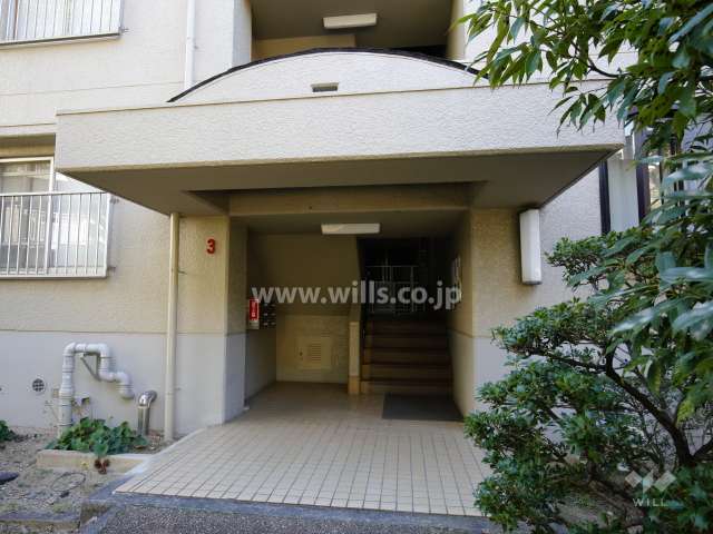 住戸出入り口（共用ポスト）