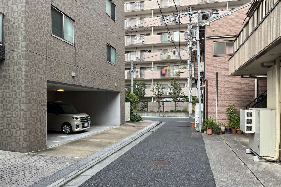 敷地北東側の前面道路