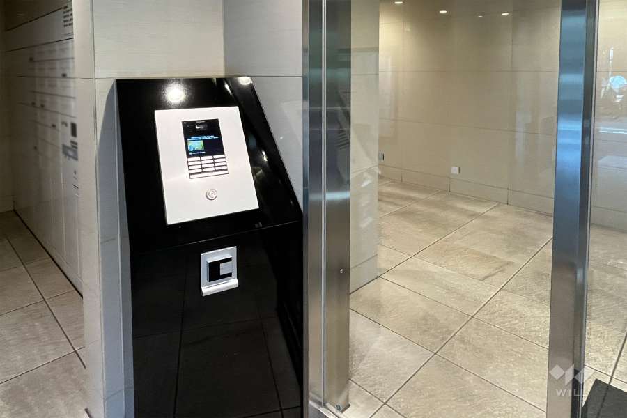 エントランスはオートロック付きです。