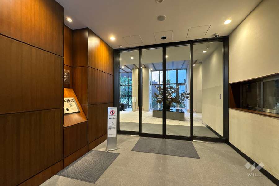 エントランスはオートロック付きです。