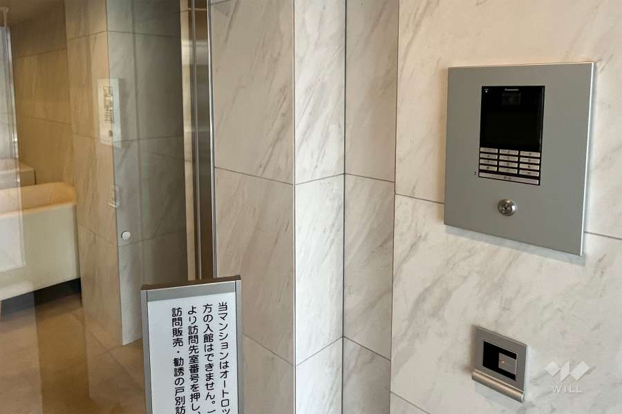 エントランスはオートロック付きです。