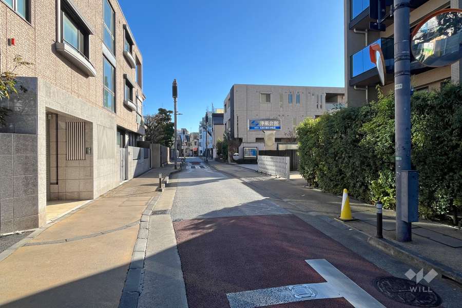 敷地東側の前面道路