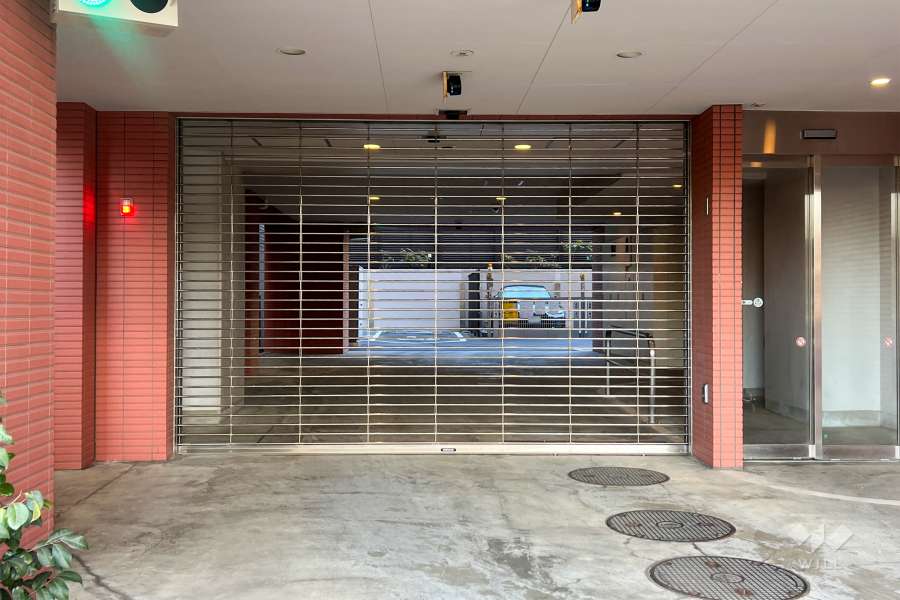 駐車場の出入り口（リングシャッター付き）・敷地内駐車場（屋外平面式）