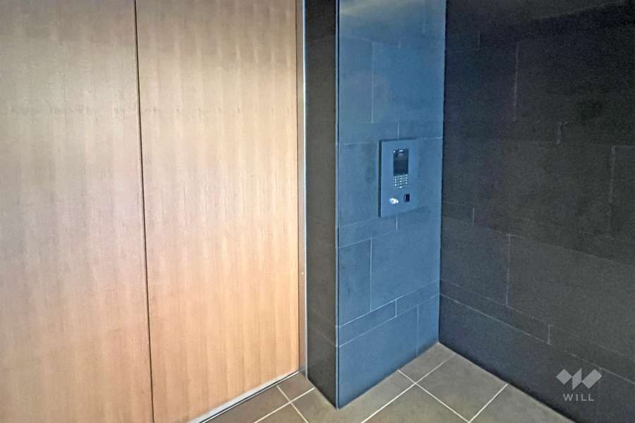 エントランスはオートロック付きです。