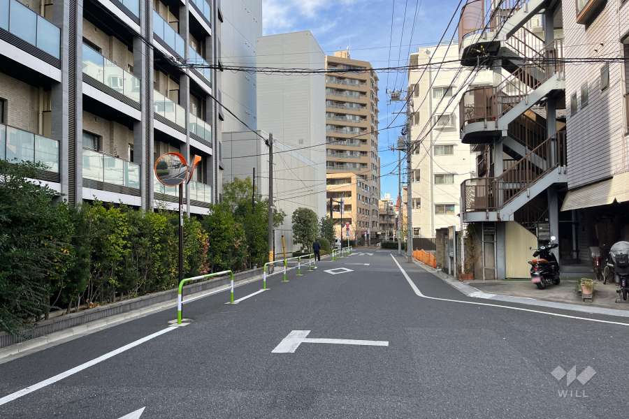 敷地北東側の前面道路