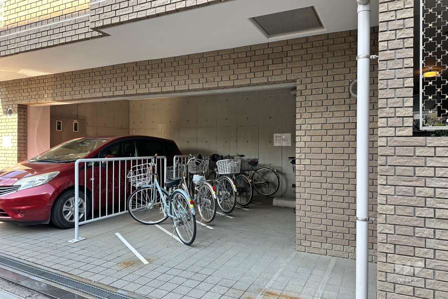 屋内に設けられた駐輪場