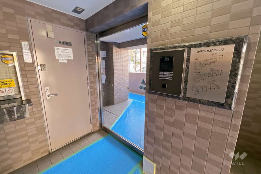 エントランスはオートロック付きです。