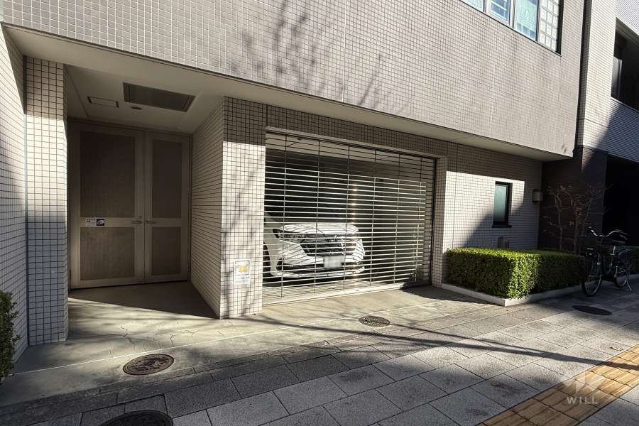 駐車場の出入り口（リングシャッター付き）