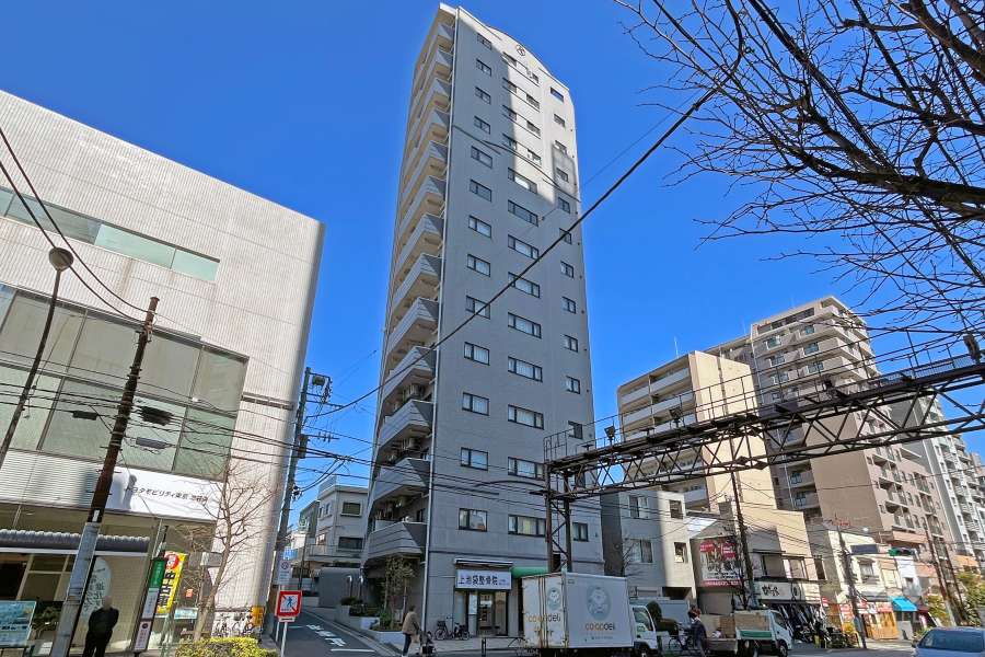 アルカーデン池袋の外観（南側から）