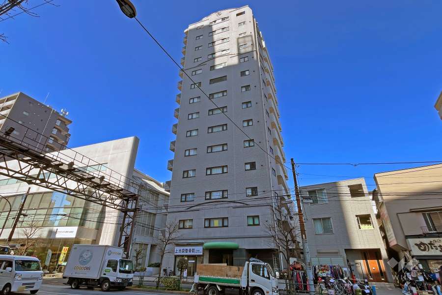 アルカーデン池袋の外観（東側から）