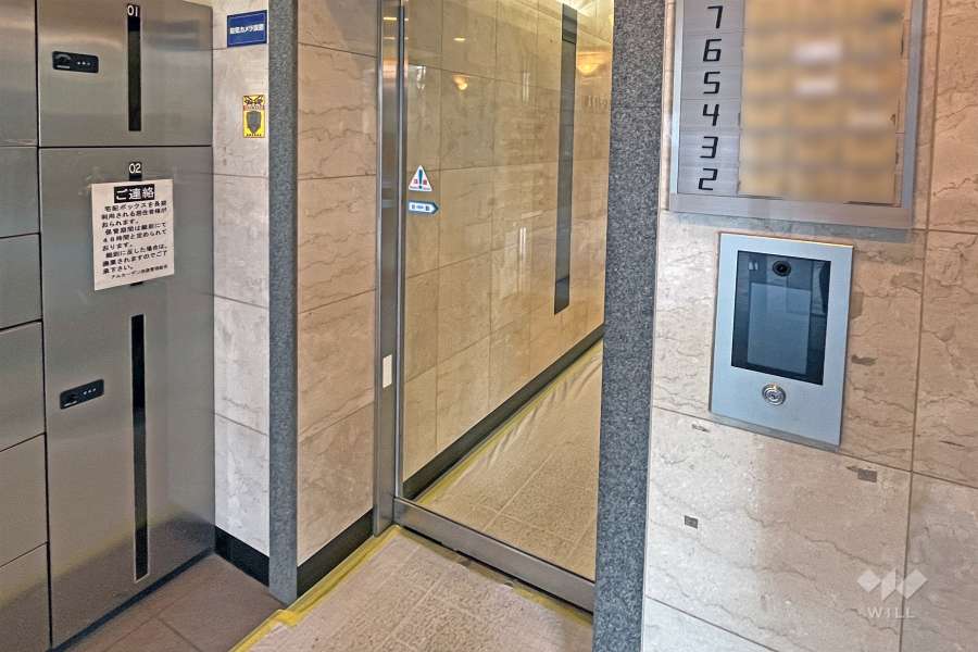 エントランスはオートロック付きです。