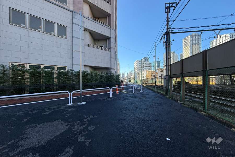 敷地北西側の前面道路
