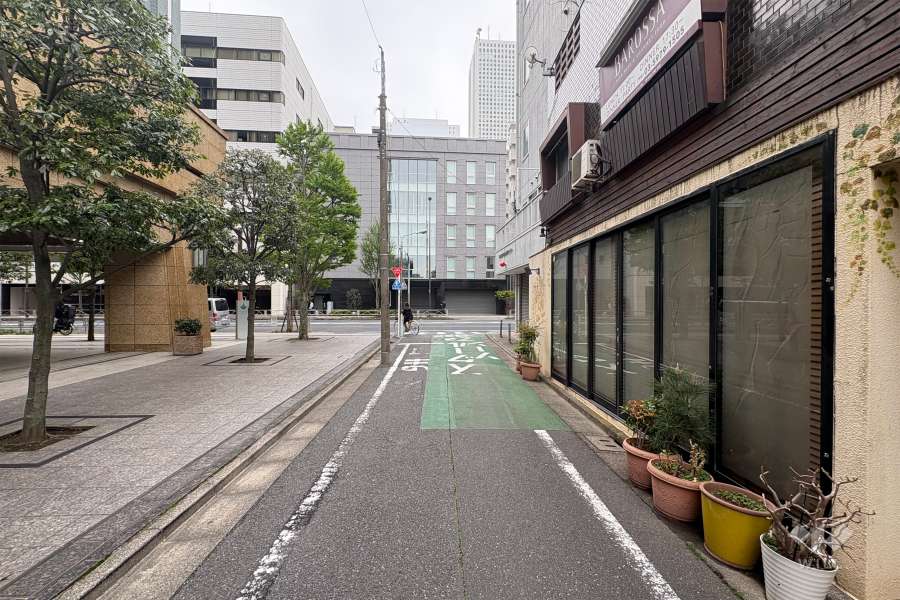 敷地北西側の前面道路