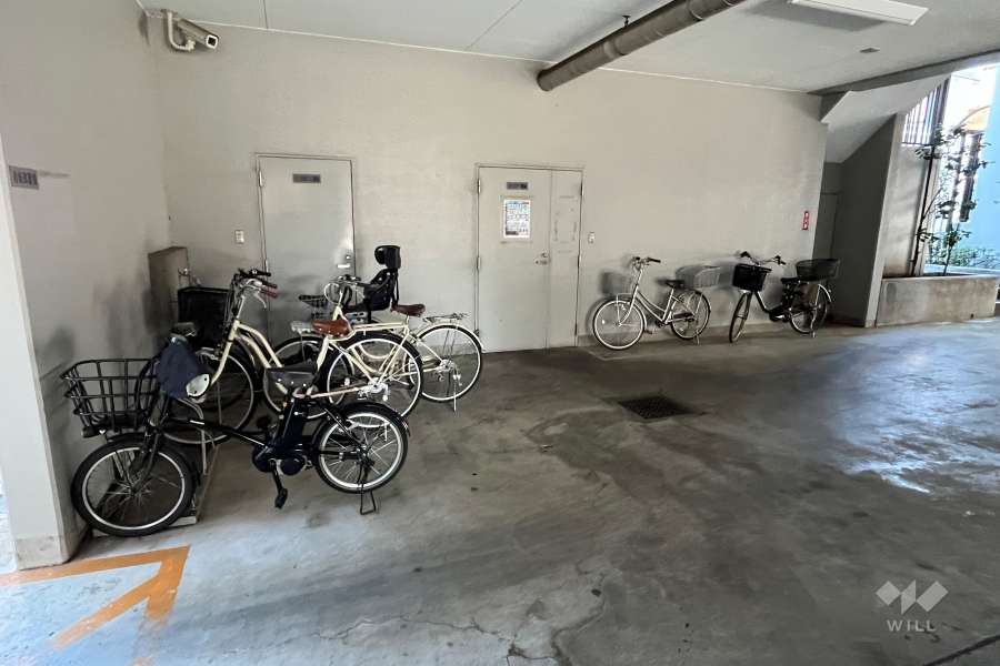 屋内に設けられた駐輪場