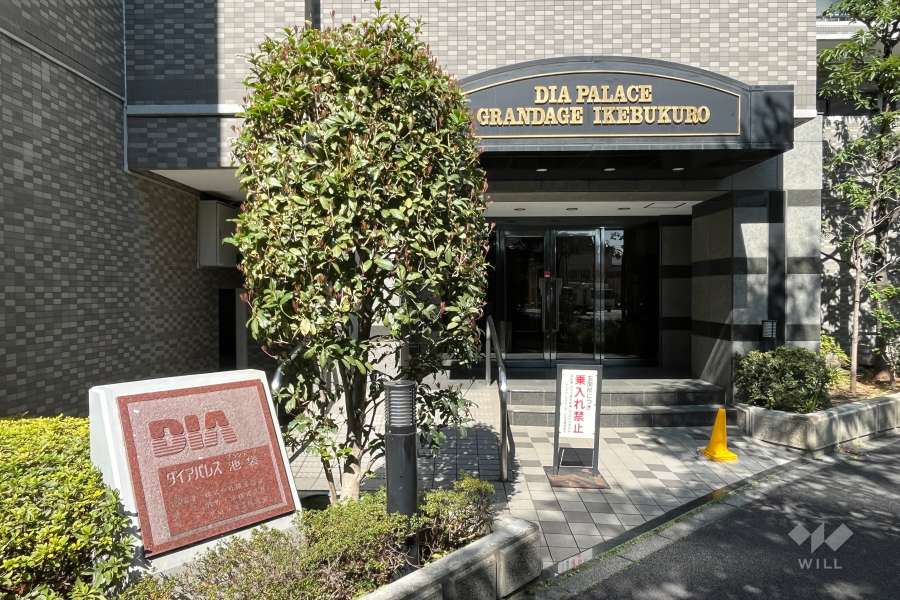 敷地入り口