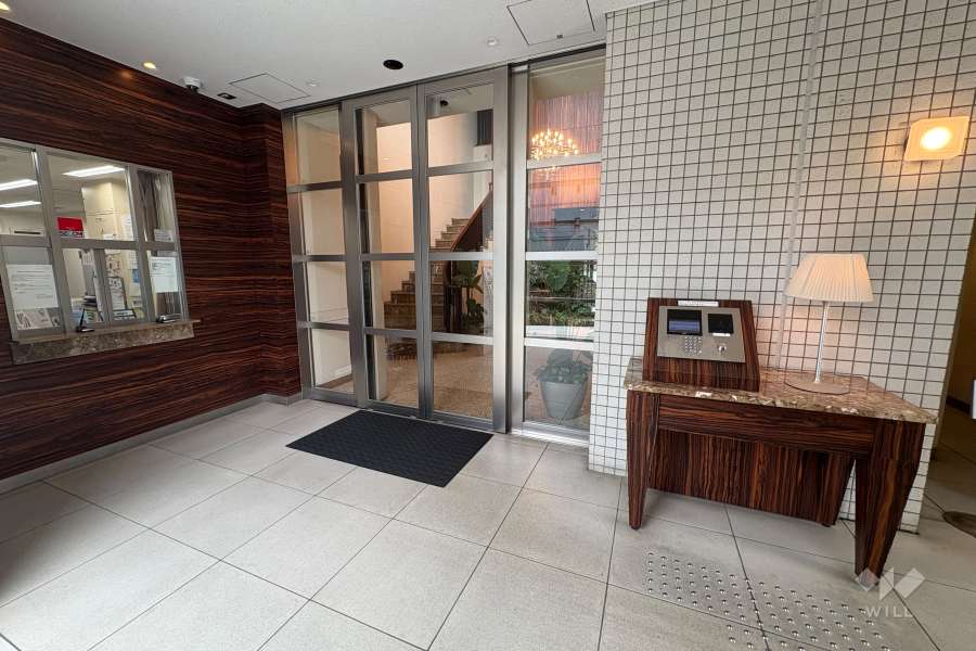 エントランスはオートロック付きです。