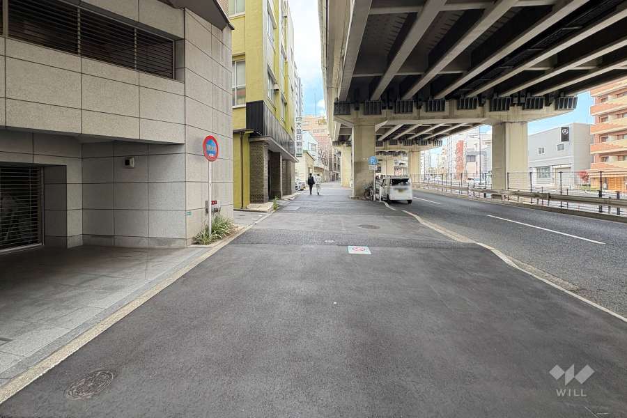 敷地東側の前面道路