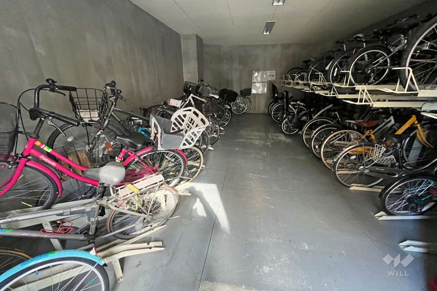 屋内に設けられた駐輪場
