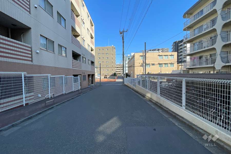 敷地北西側の前面道路