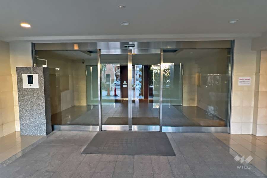 エントランスはオートロック付きです。