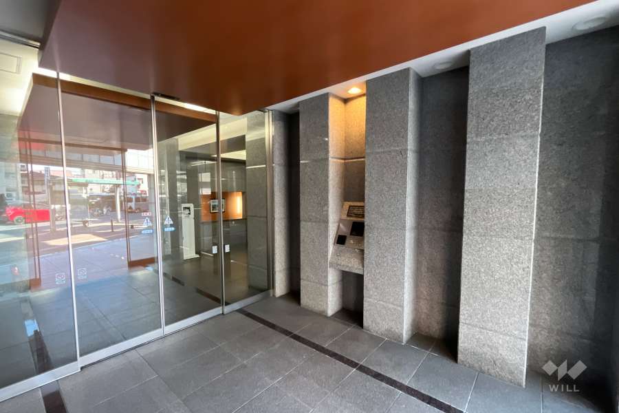 エントランスはオートロック付きです。