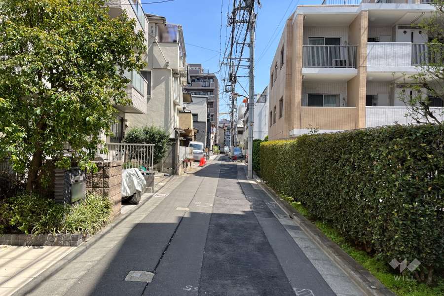 敷地北東側の前面道路