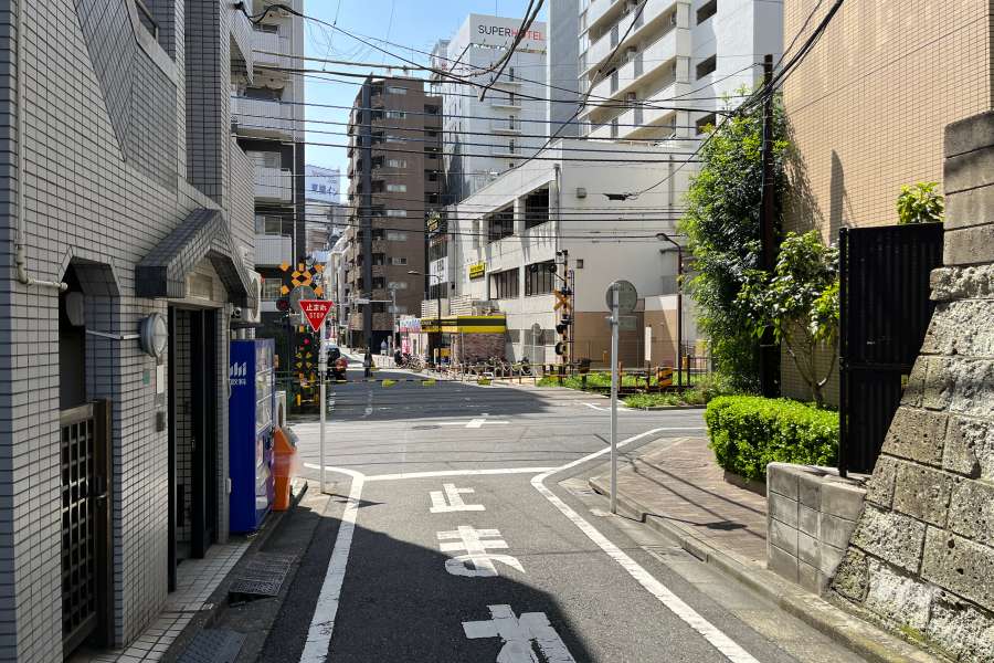 敷地南東側の前面道路