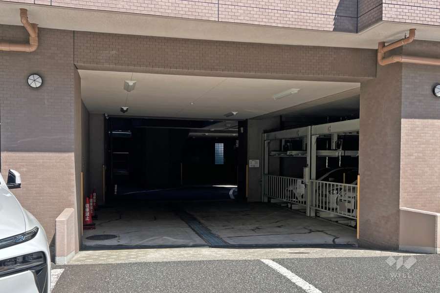 敷地内駐車場（屋内機械式）