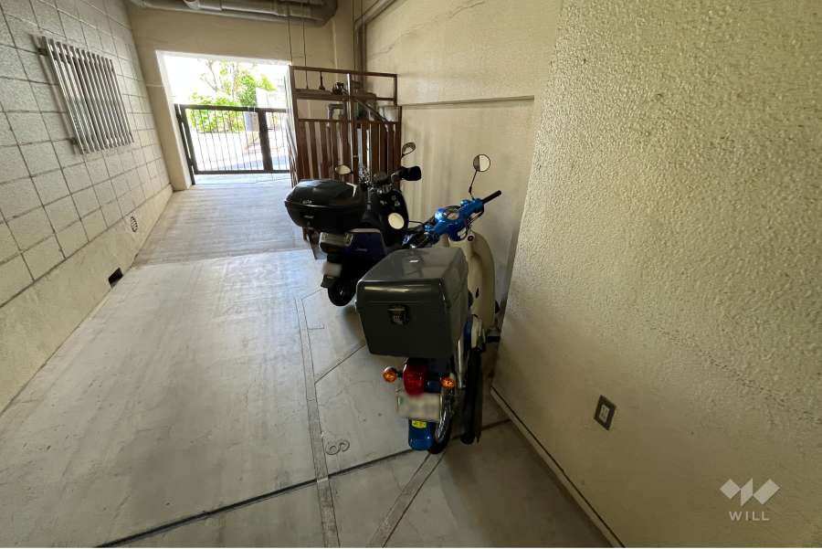 屋内に設けられたバイク置場
