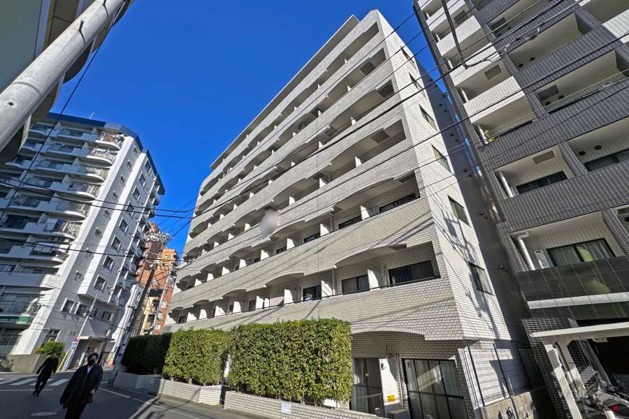 ライオンズマンション駒込六義園の外観（南側から）