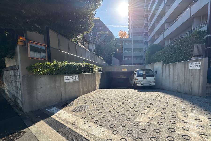 駐車場の出入り口